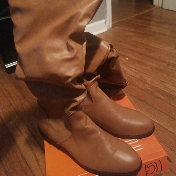 Fall boots - Picture 2 of 3